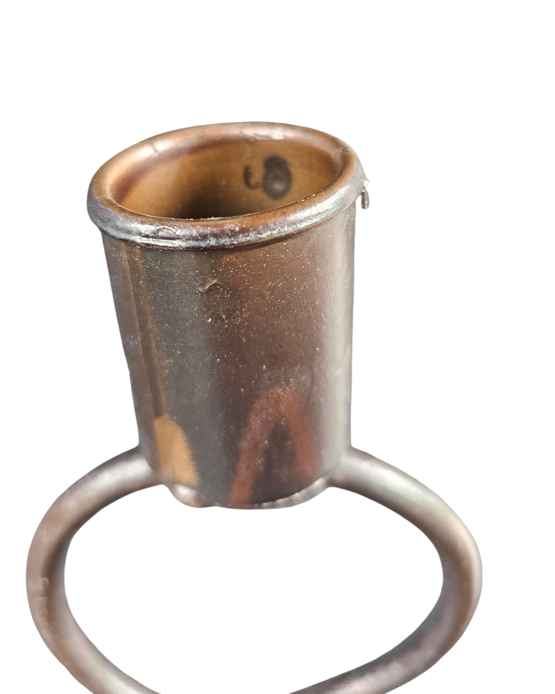 Kobberfarvet metal-lysholder med indvendig skål og ring foran